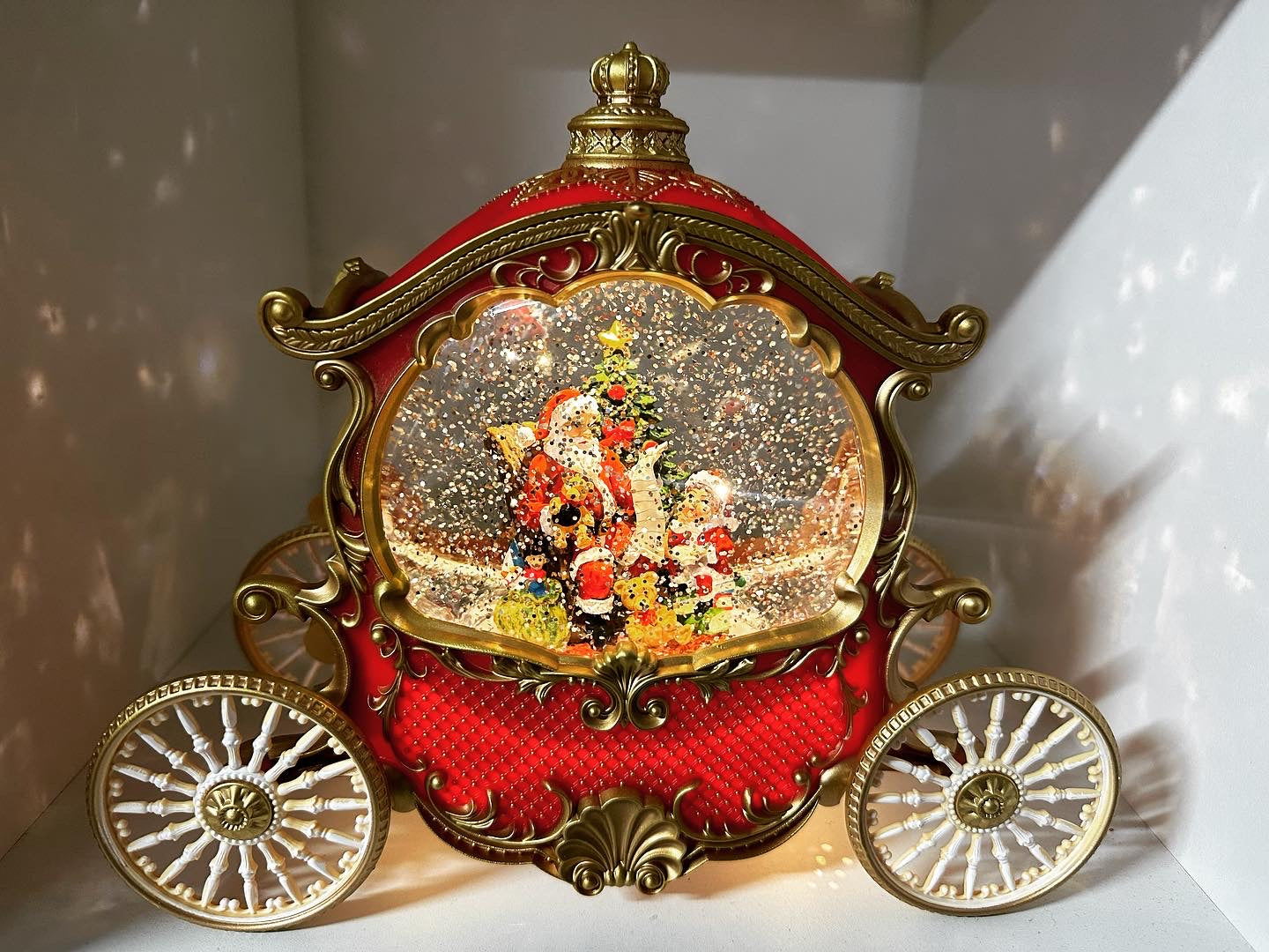 Carriage Glitter Globe