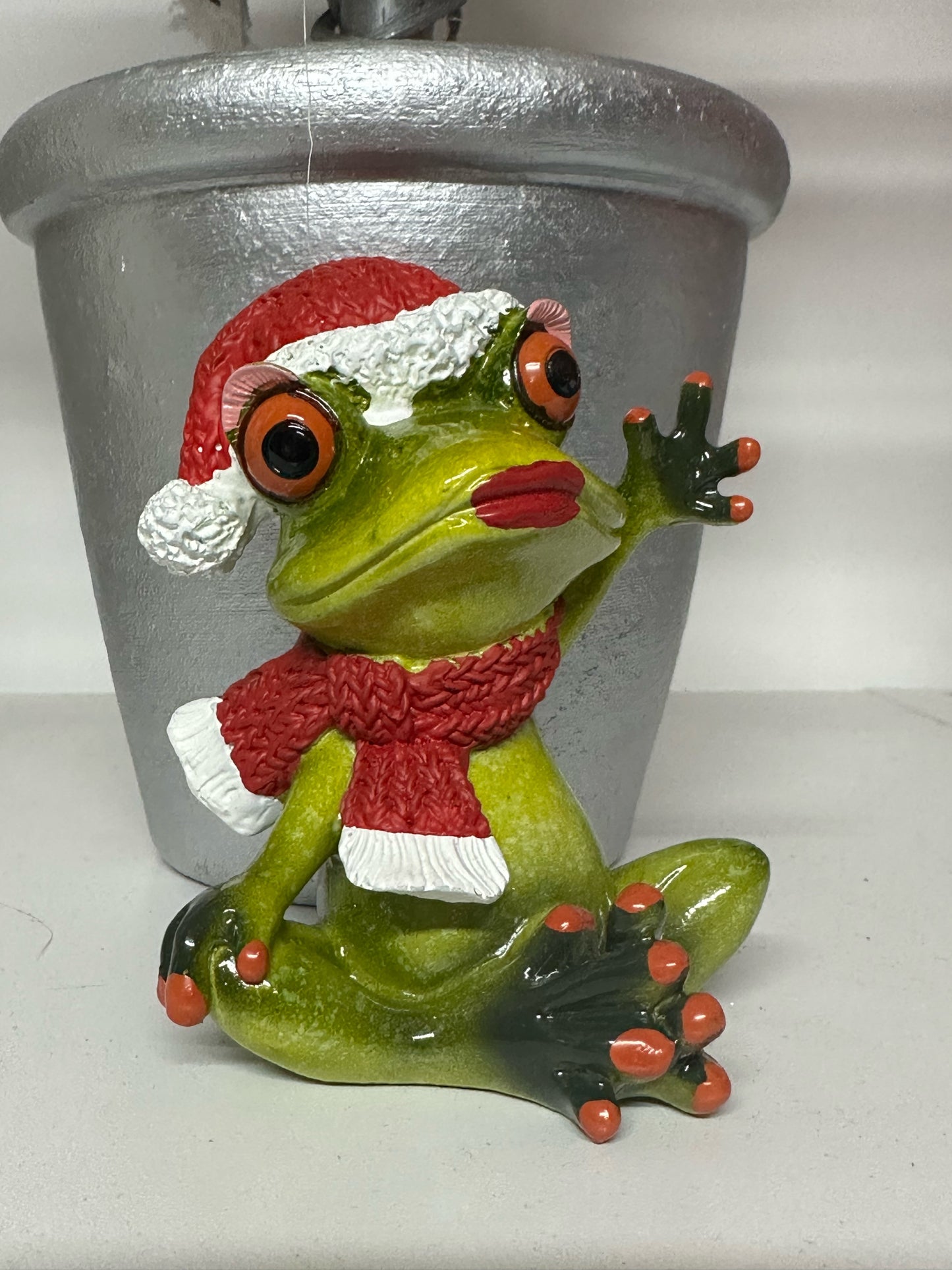 Christmas Frog with Lipstick